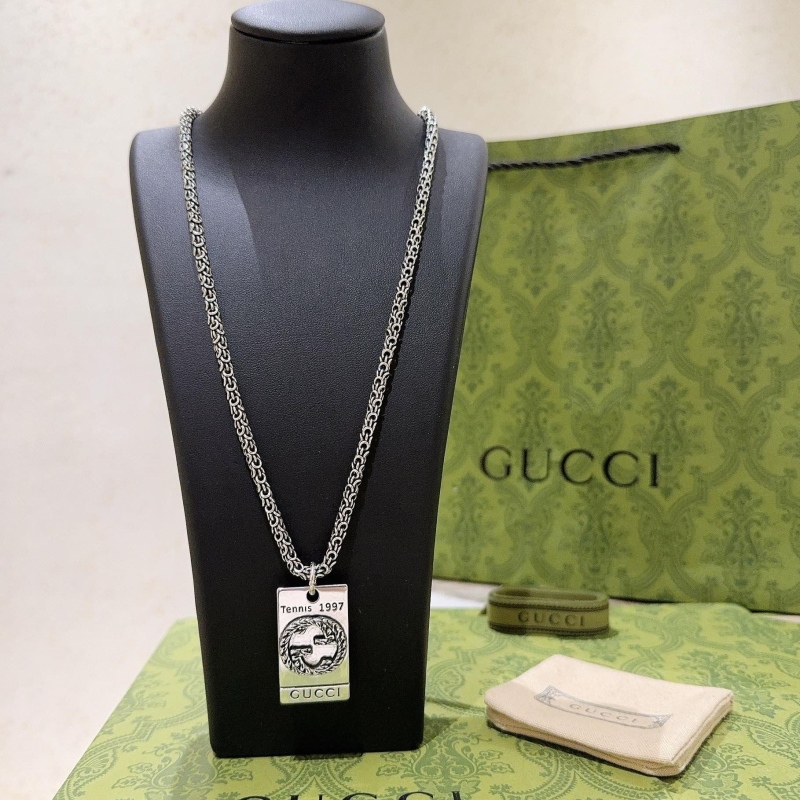 G*u*i necklaces